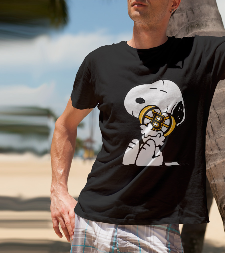 Snoopy Hugging Boston Bruins T-Shirt