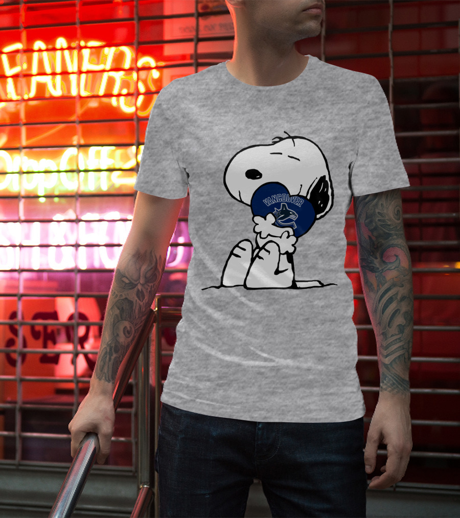 Vancouver Canucks Snoopy Hockey Puck T-Shirt