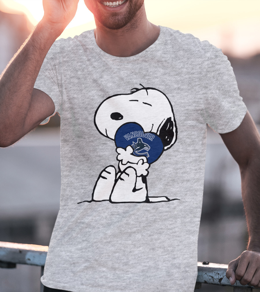 Vancouver Canucks Snoopy Hockey Puck T-Shirt