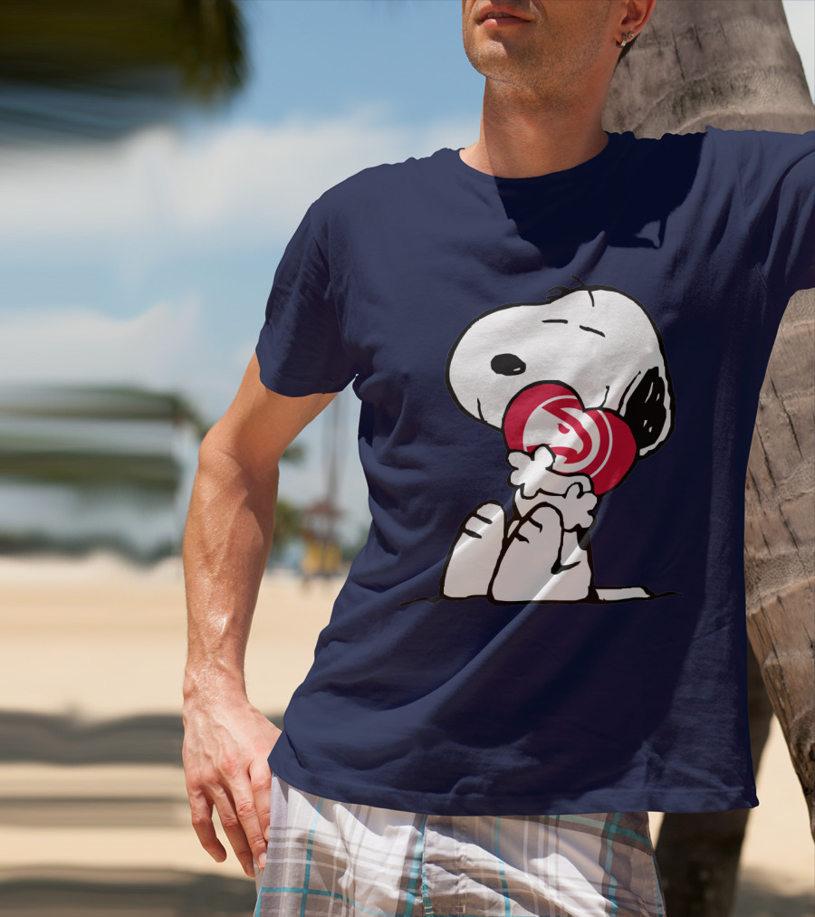 Atlanta Hawks Snoopy Hugging T-Shirt