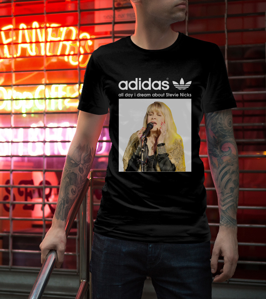 Style FM 26 Fleetwood Mac Vocalist Performance T-Shirt