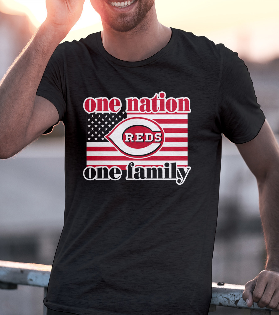 One Nation One Family Cincinnati Reds American Flag T-Shirt