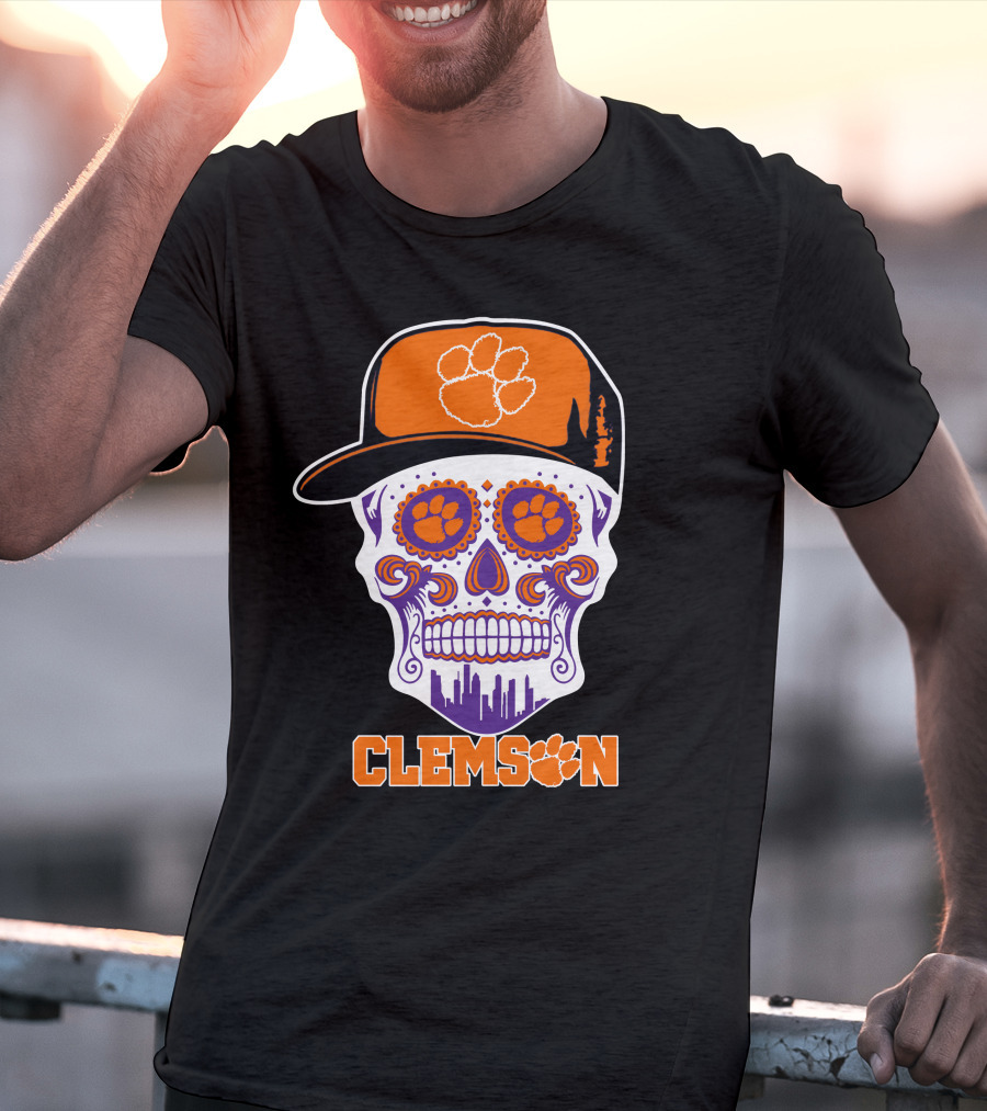 Clemson Tigers Skull With Paw Pattern And Cap T-Shirt