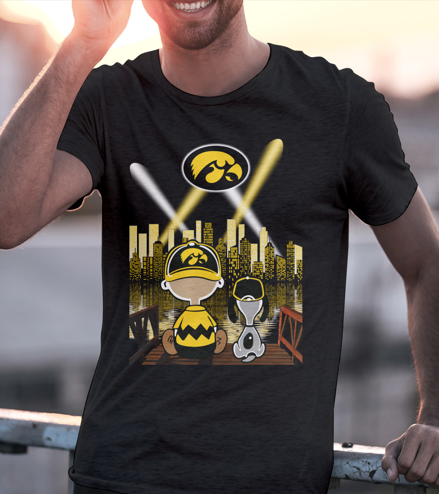 City By Night Iowa Hawkeyes 68 Fan And Dog On Dock Silhouette T-Shirt