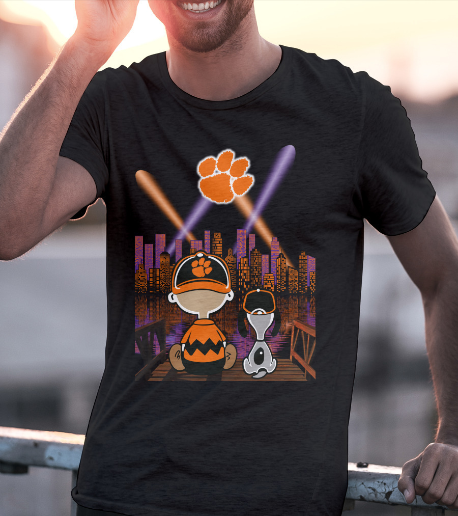 Clemson Tigers '83 Paw In Night City Skyline With Characters On Dock T-Shirt