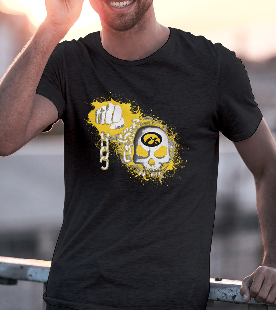 Iowa Hawkeyes Skull And Chain T-Shirt