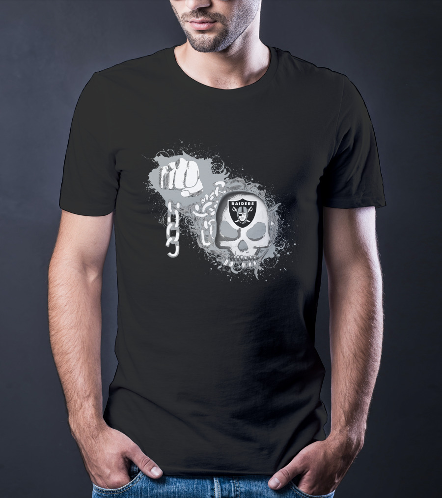 Las Vegas Raiders Skull And Fist Graphic With Chains T-Shirt