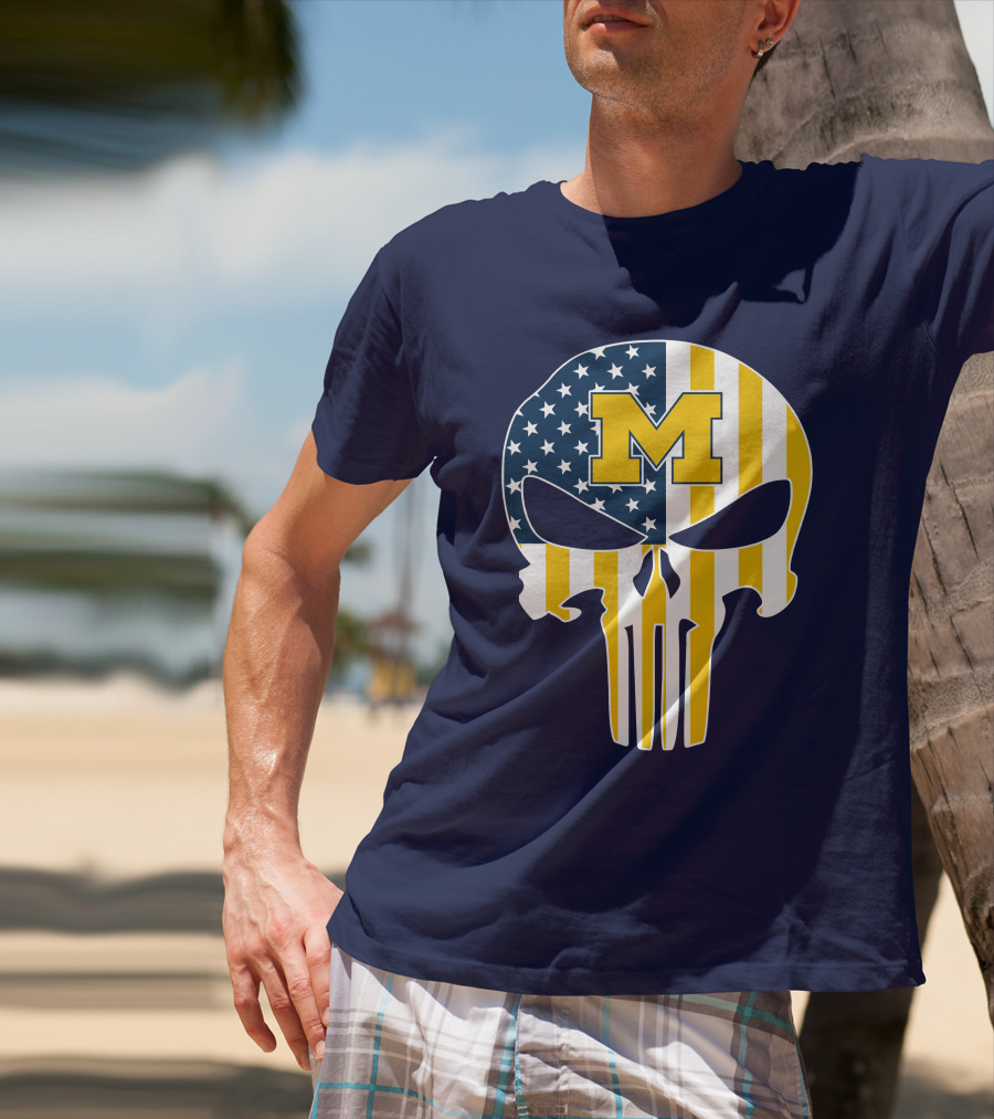 Michigan Wolverines Punisher Skull American Flag M T-Shirt
