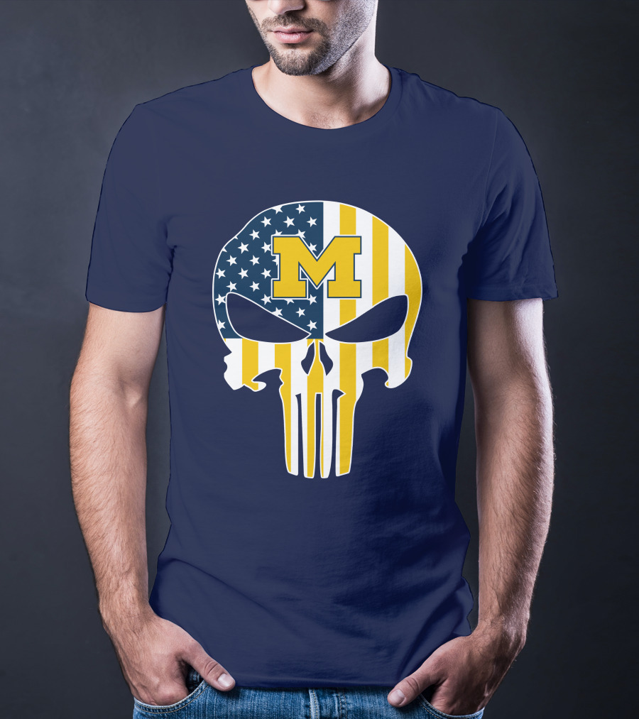 Michigan Wolverines Punisher Skull American Flag M T-Shirt