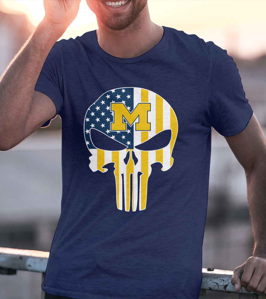 Michigan Wolverines Punisher Skull American Flag M T-Shirt