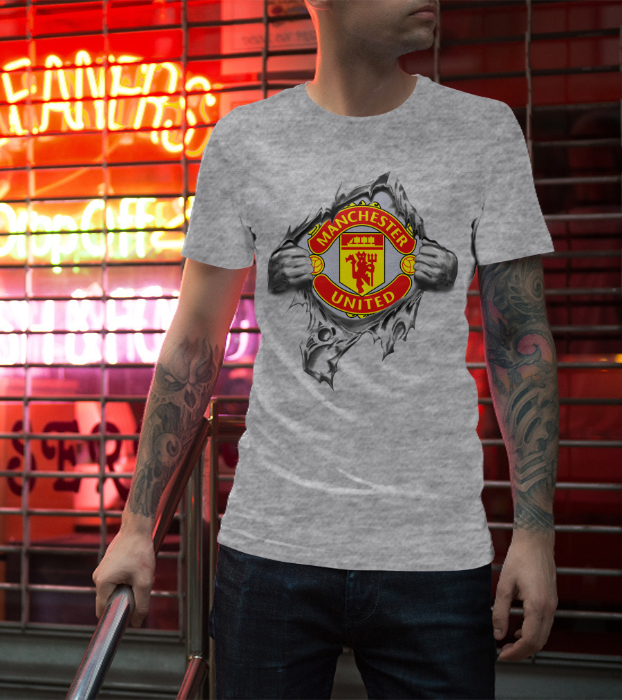 Manchester United Mu Super Fan Badge Ripped Look T-Shirt