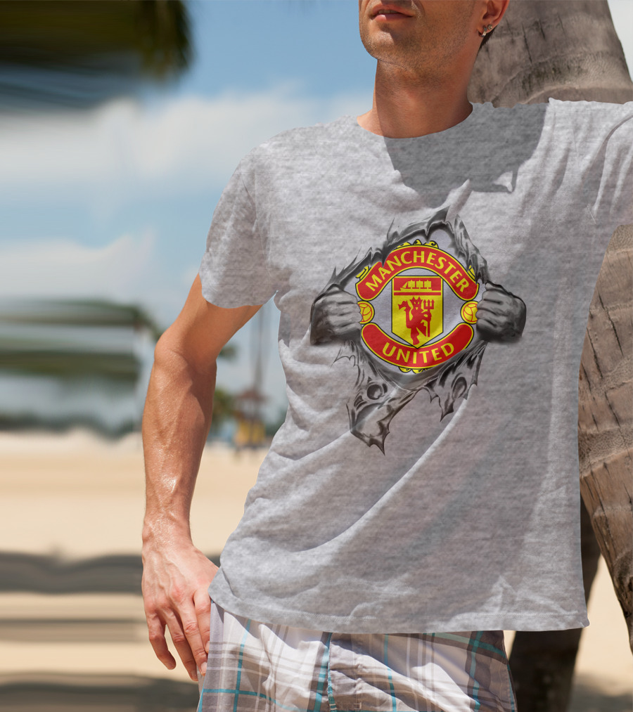 Manchester United Mu Super Fan Badge Ripped Look T-Shirt