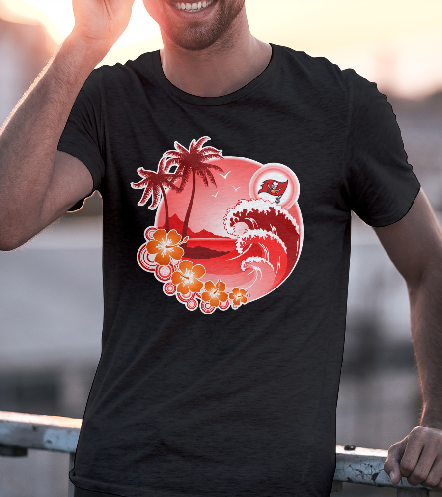 Tampa Bay Buccaneers Happy Holidays Tropical Beach Scene T-Shirt