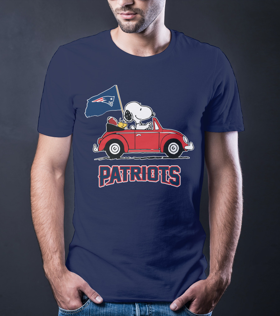 New England Patriots Snoopy Driving Classic Red Car With Flag T-Shirt