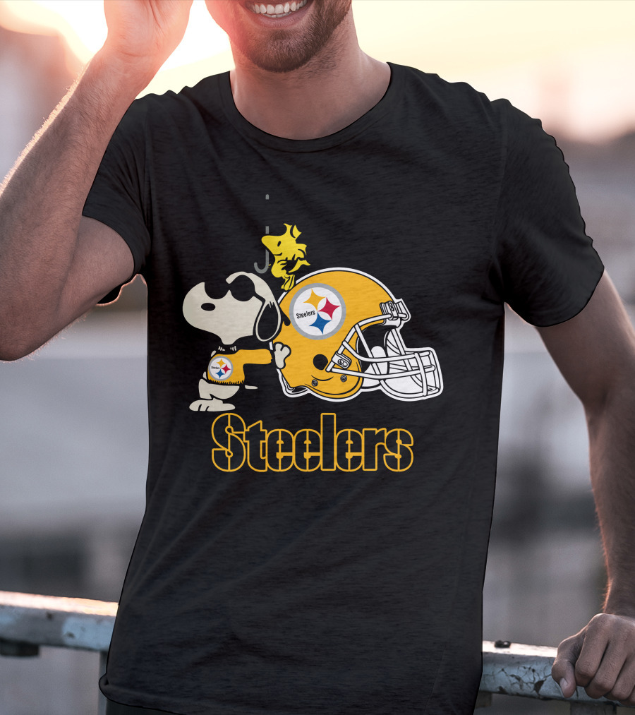 Snoopy And Woodstock With Pittsburgh Steelers Helmet T-Shirt