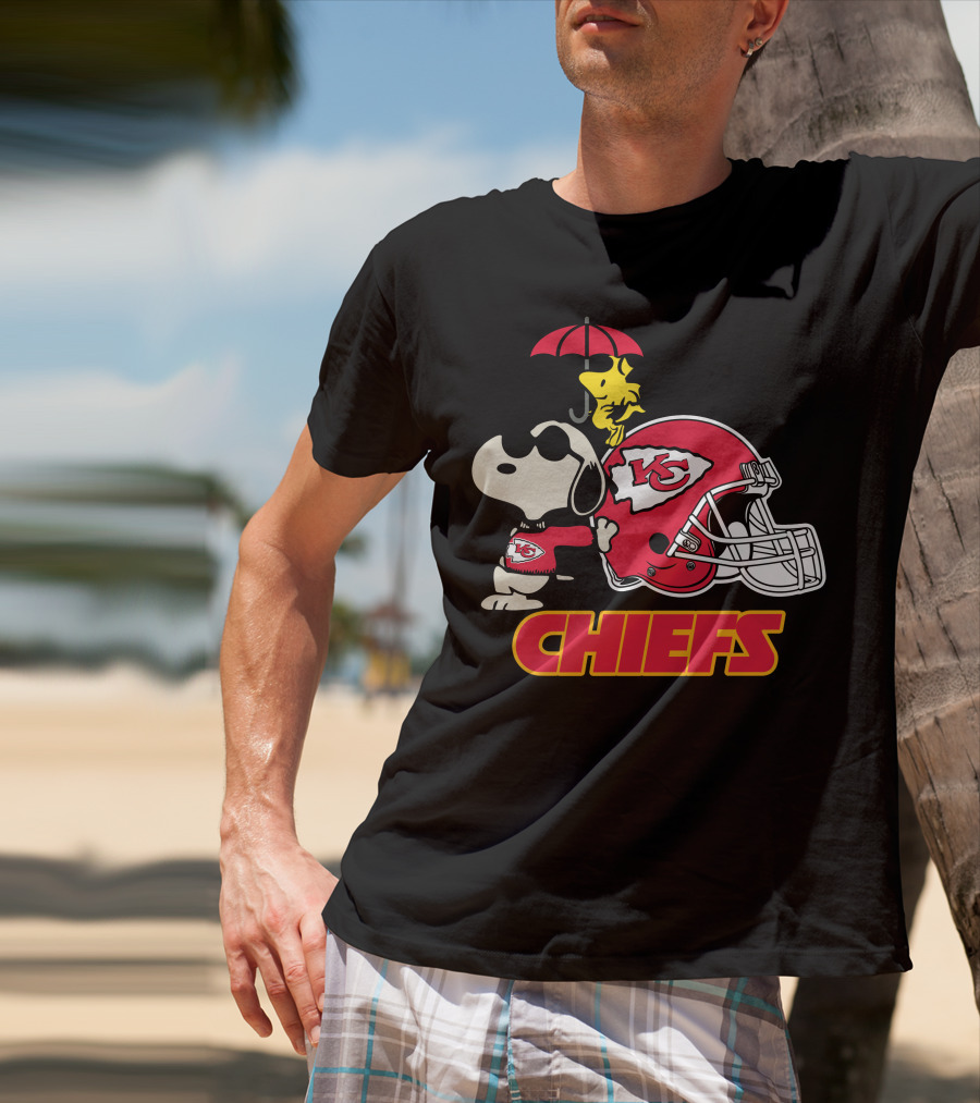 Kansas City Chiefs Snoopy Woodstock Helmet Chiefs T-Shirt