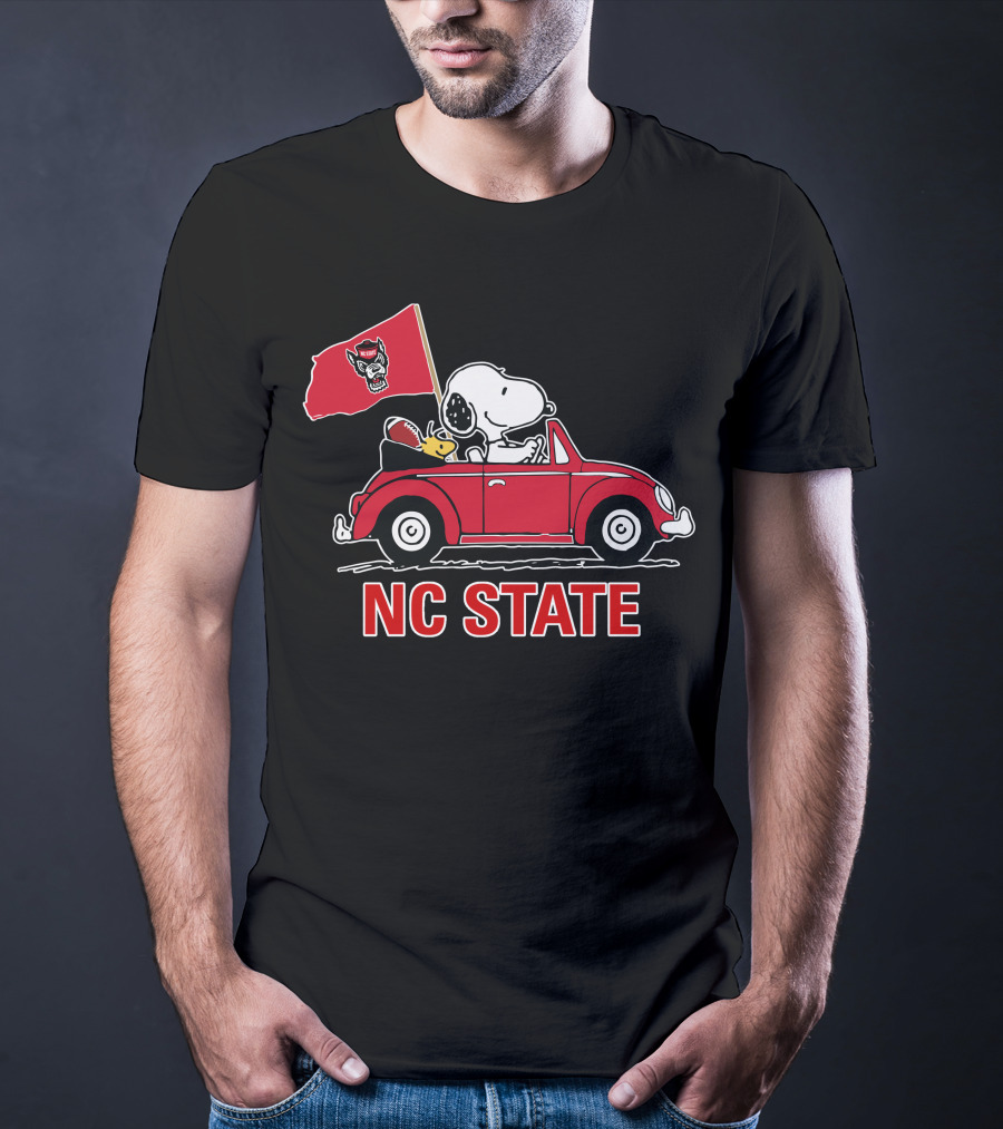 NC State Wolfpack Snoopy Red Car Football Flag T-Shirt