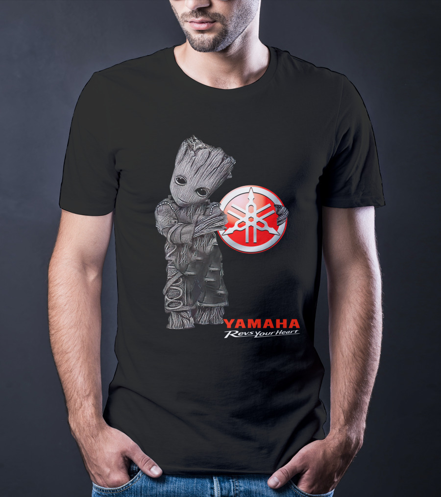 Yamaha Revs Your Heart Groot Holding T-Shirt