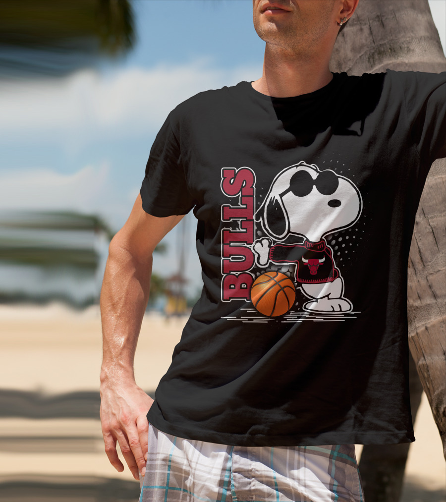 Bulls Snoopy With Basketball And Chicago Bulls Red T-Shirt