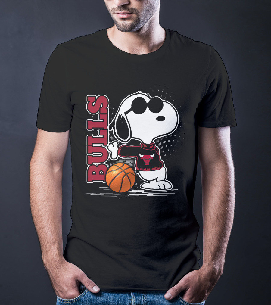 Bulls Snoopy With Basketball And Chicago Bulls Red T-Shirt