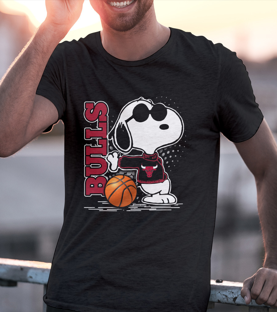 Bulls Snoopy With Basketball And Chicago Bulls Red T-Shirt
