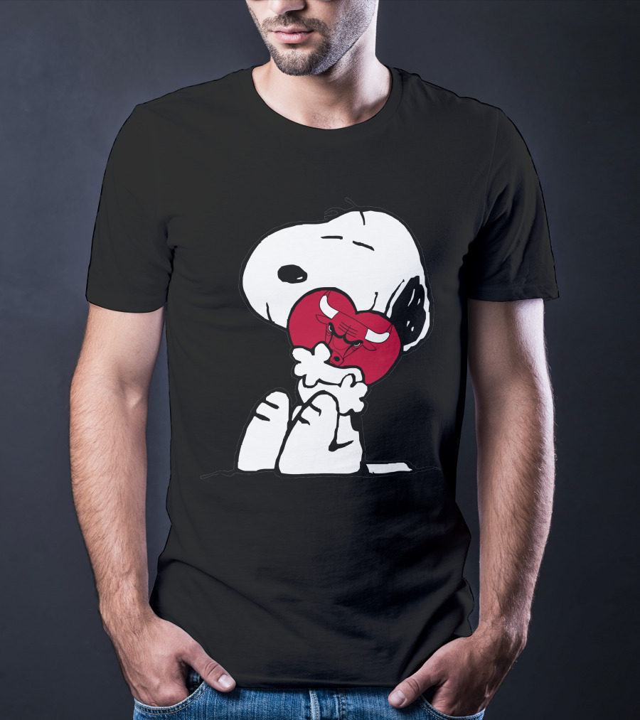 Snoopy Hugging Chicago Bulls Basketball Heart T-Shirt