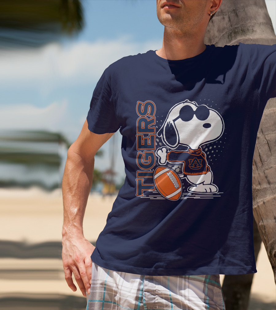 Snoopy Auburn Tigers Football T-Shirt