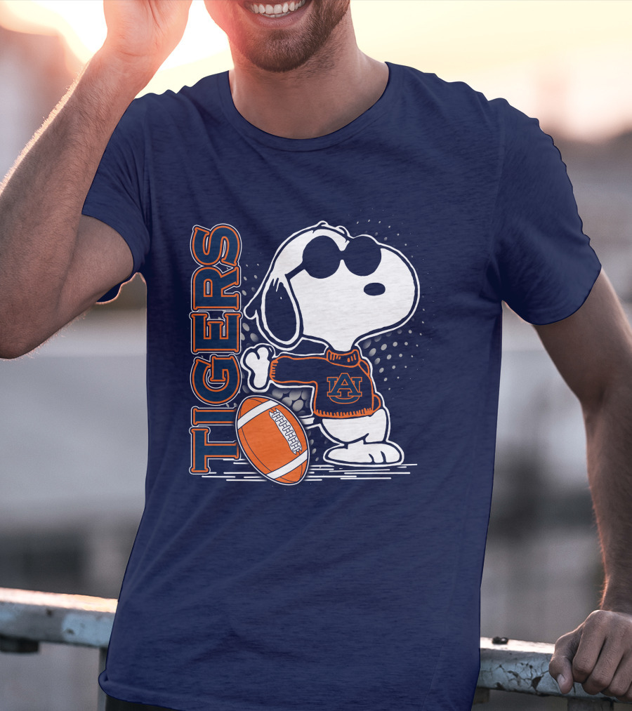 Snoopy Auburn Tigers Football T-Shirt