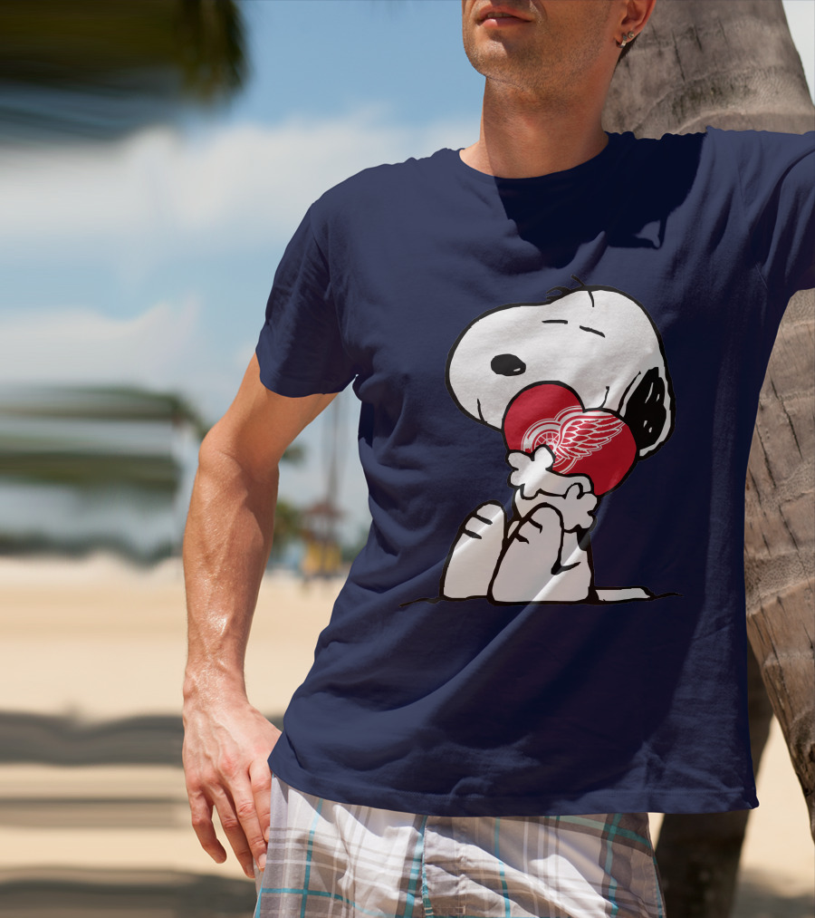 Detroit Redwings Snoopy Hugging Heart T-Shirt
