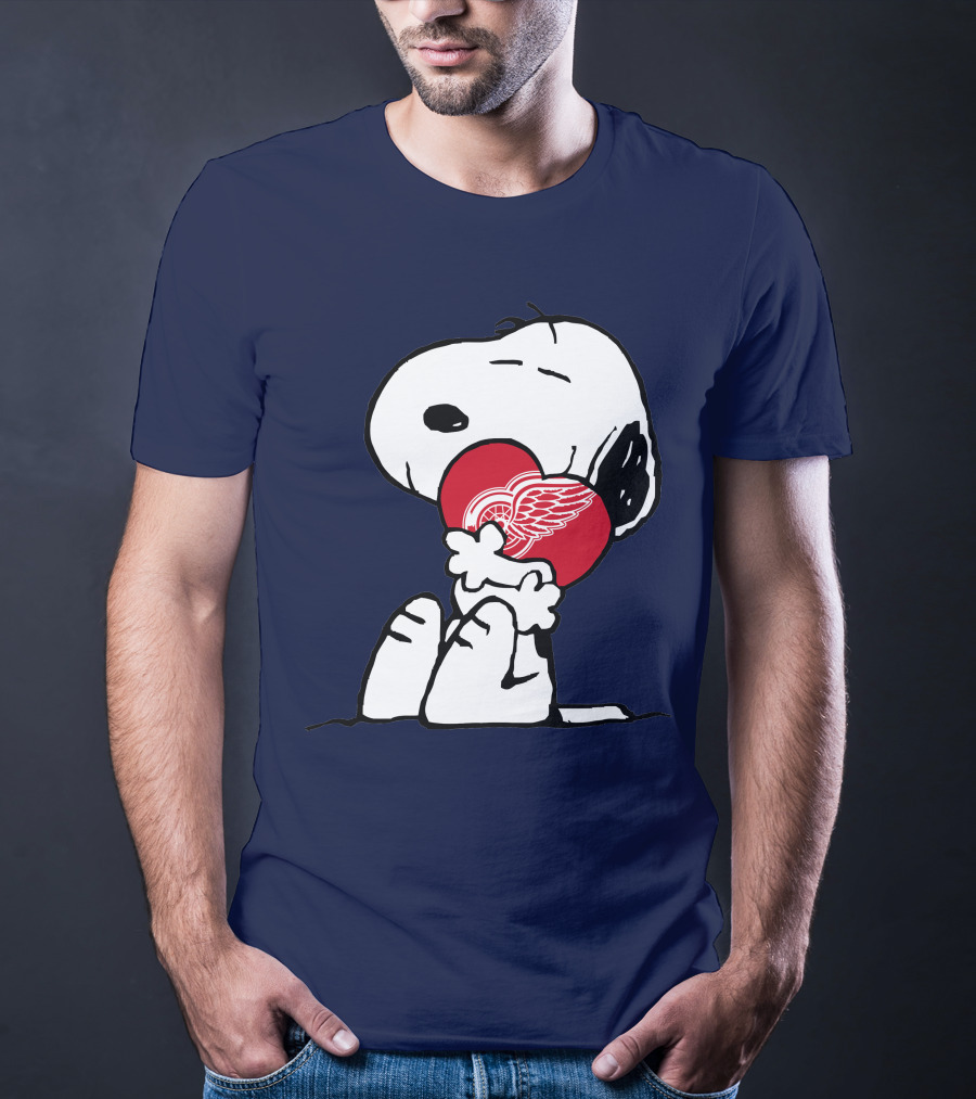 Detroit Redwings Snoopy Hugging Heart T-Shirt