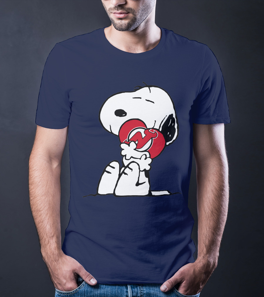 New Jersey Devils Snoopy Hugging Hockey T-Shirt