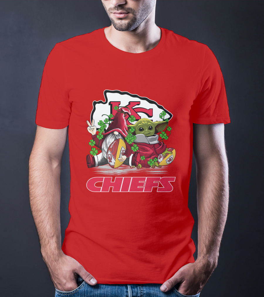 Kansas City Chiefs St. Patrick’s Day Baby Yoda And Gnome Football Shamrocks T-Shirt