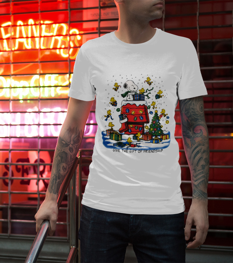 Snoopy Christmas House With Woodstock And Gifts Give The Gift Of Friendship T-Shirt