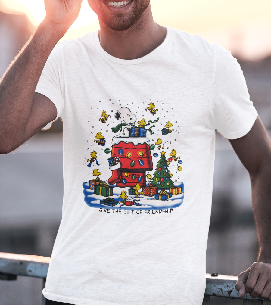 Snoopy Christmas House With Woodstock And Gifts Give The Gift Of Friendship T-Shirt