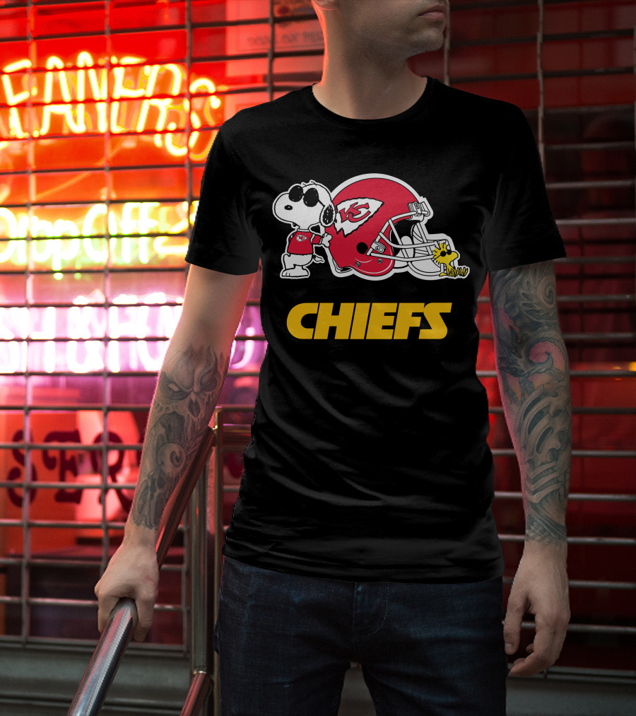 Kansas City Chiefs Snoopy Joe Cool Woodstock Helmet Chiefs T-Shirt