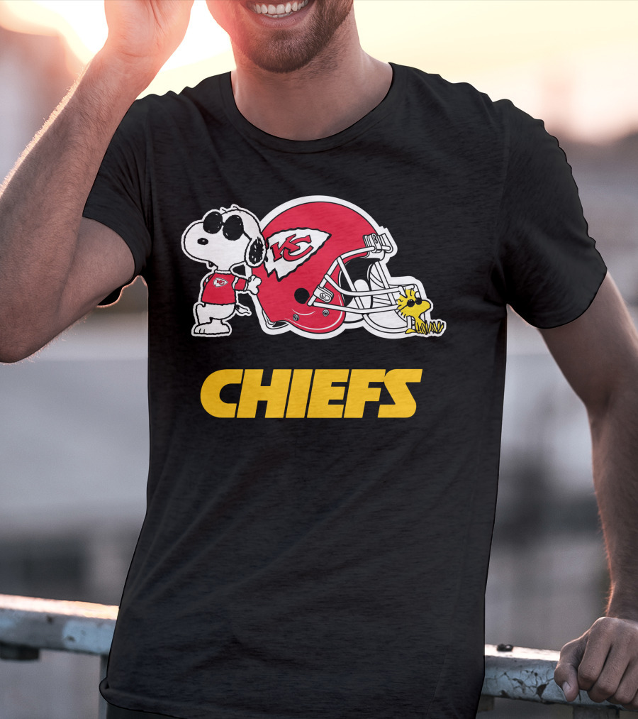 Kansas City Chiefs Snoopy Joe Cool Woodstock Helmet Chiefs T-Shirt