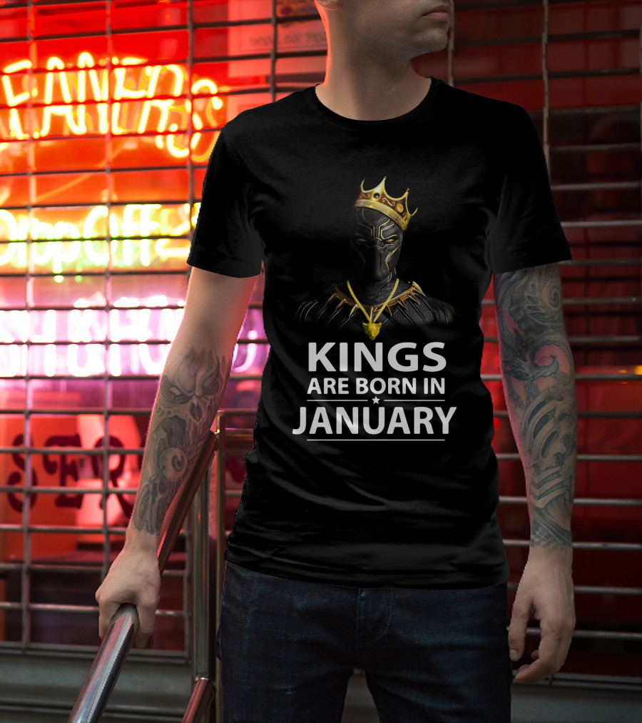Kings Are Born In January Black Panther With Crown And Necklace T-Shirt