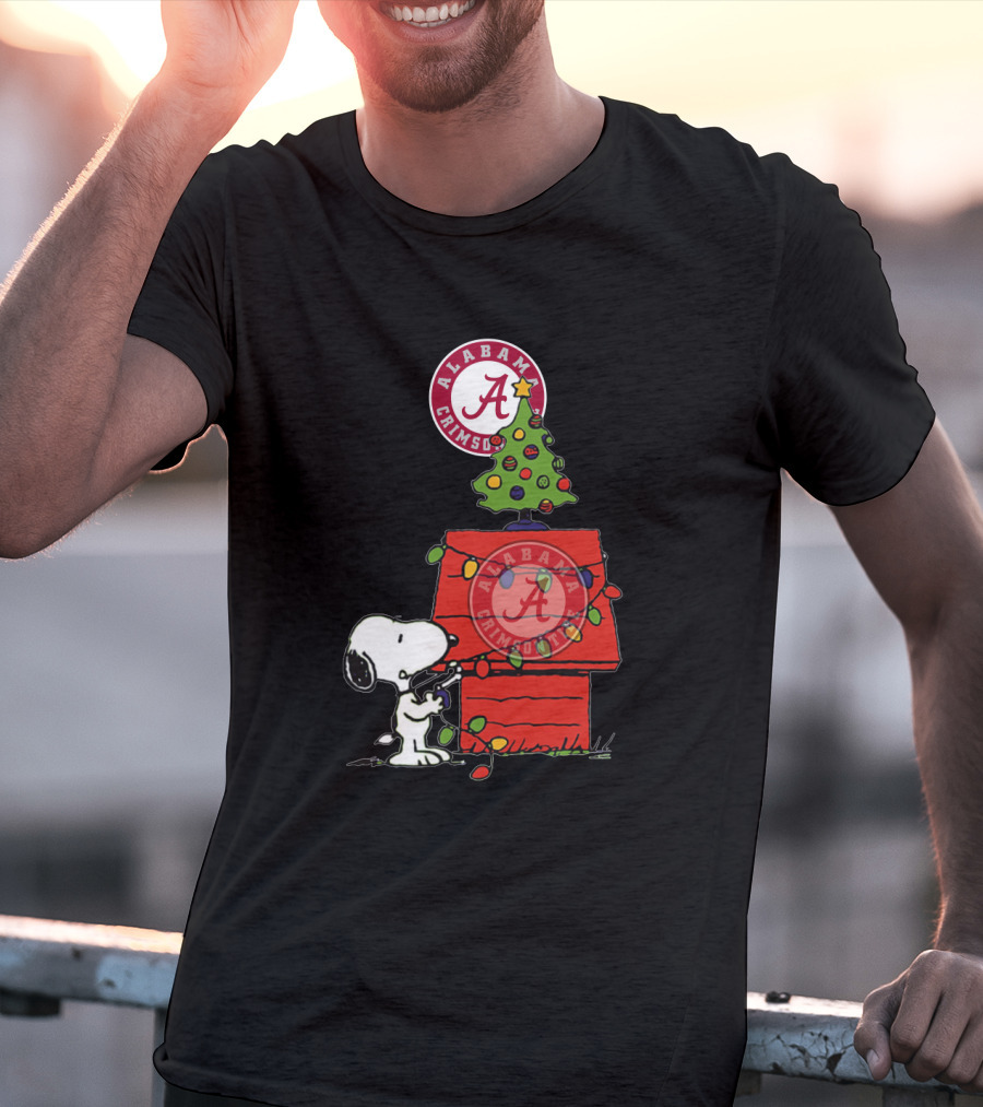 Alabama Crimson Tide Snoopy Christmas Tree Doghouse T-Shirt