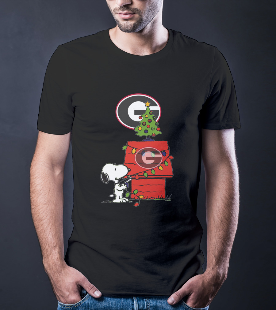 Snoopy Christmas Georgia Bulldogs Football Tree And Doghouse T-Shirt