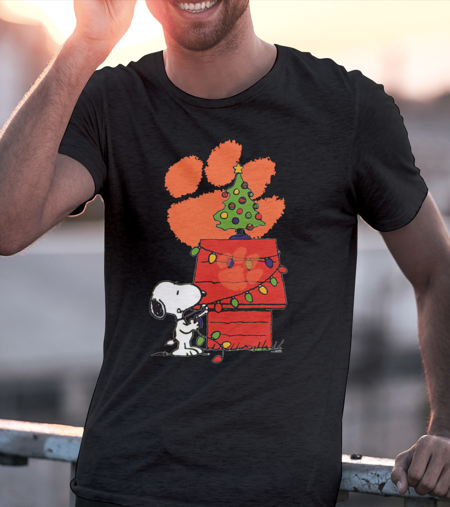 Clemson Tigers Snoopy Christmas Lights Dog House Peanuts Football T-Shirt