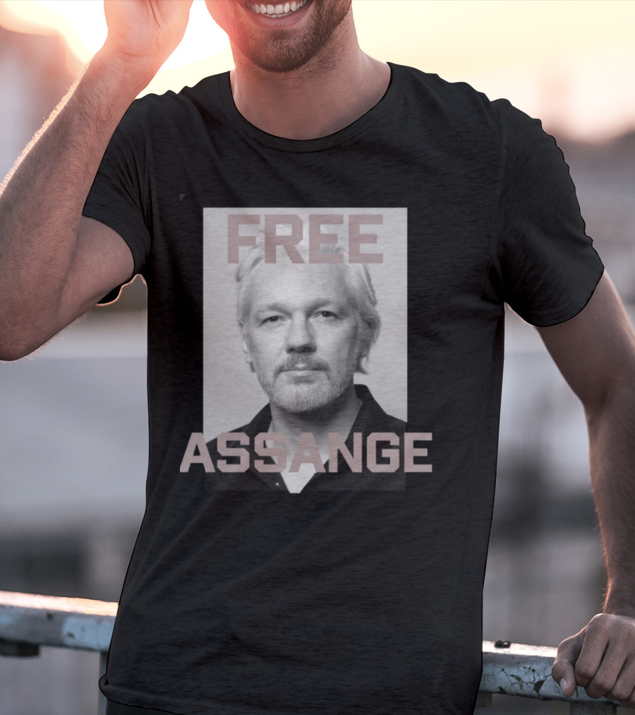 Kari Lake Wearing Free Assange T-Shirt