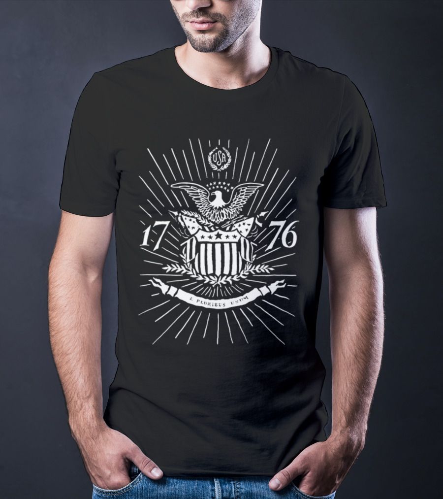 USA 1776 E Pluribus Unum Eagle And Shield Emblem T-Shirt