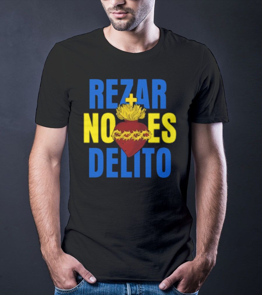 Rezar No Es Delito Sacred Heart Iconography T-Shirt