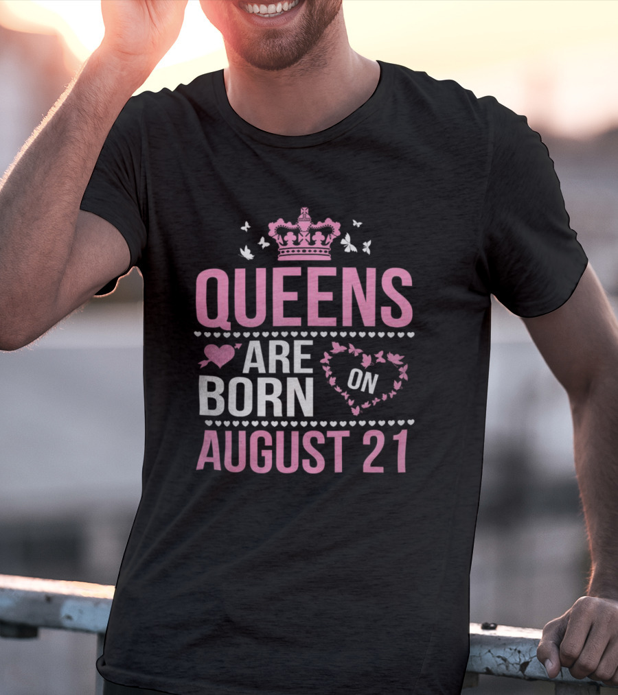 Queens Are Born On August 21 Regal Crown And Heart Motif T-Shirt