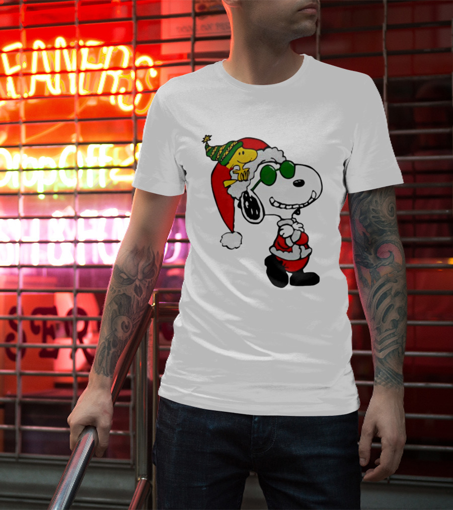 Snoopy And Woodstock Peanuts Merry Christmas Santa Hat And Sunglasses T-Shirt