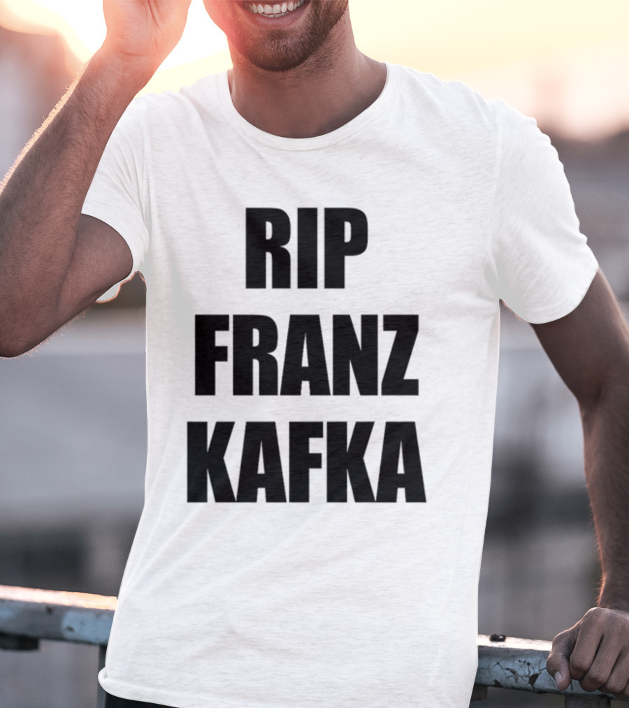 Gatamiseravel RIP Franz Kafka T-Shirt