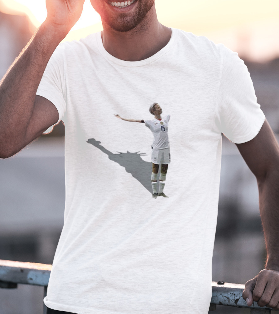 Megan Rapinoe Women's Soccer USA Celebration Statue Of Liberty Shadow T-Shirt