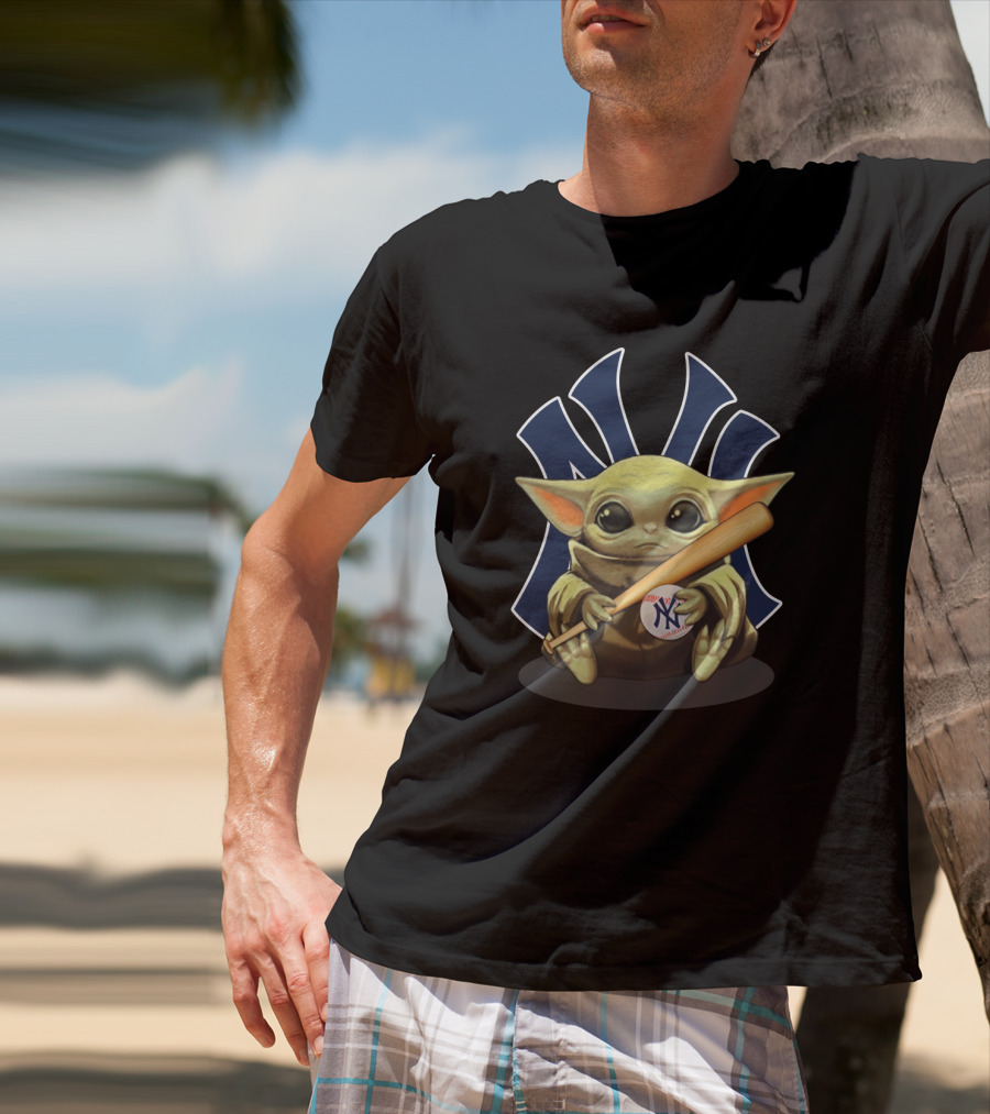 Baby Yoda Hug New York Yankees Baseball Bat T-Shirt