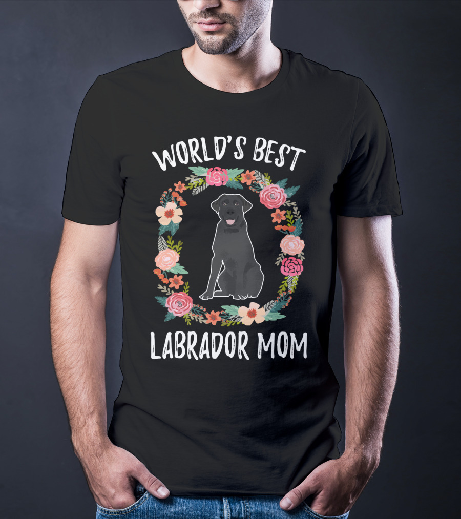 World's Best Labrador Mom Black Labrador Floral Wreath T-Shirt