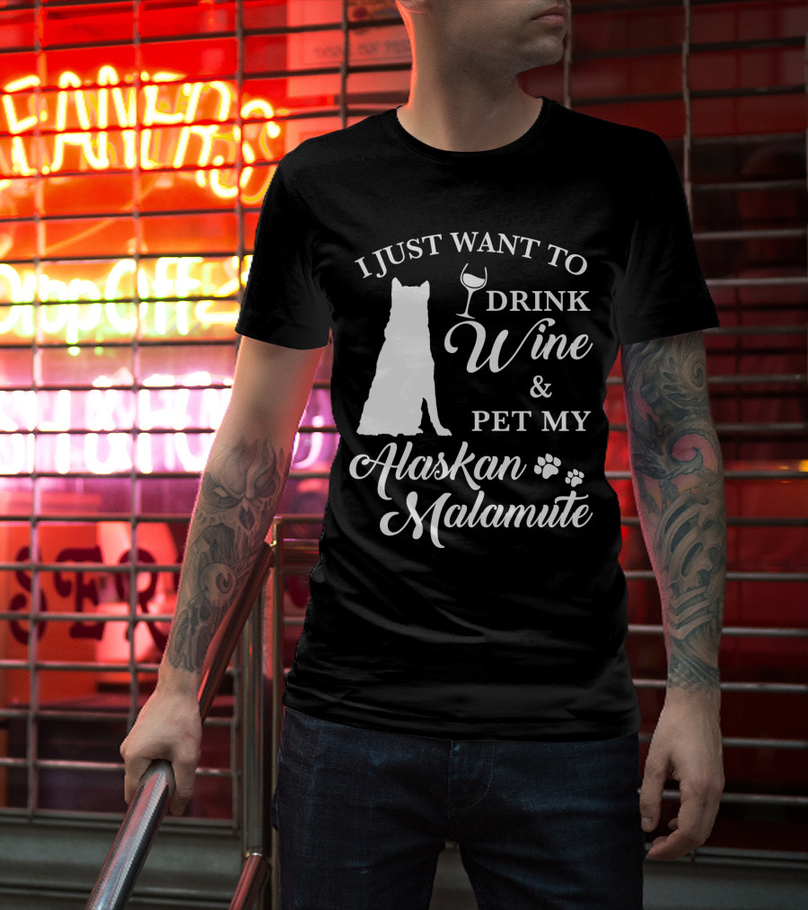 I Just Want To Drink Wine And Pet My Alaskan Malamute T-Shirt